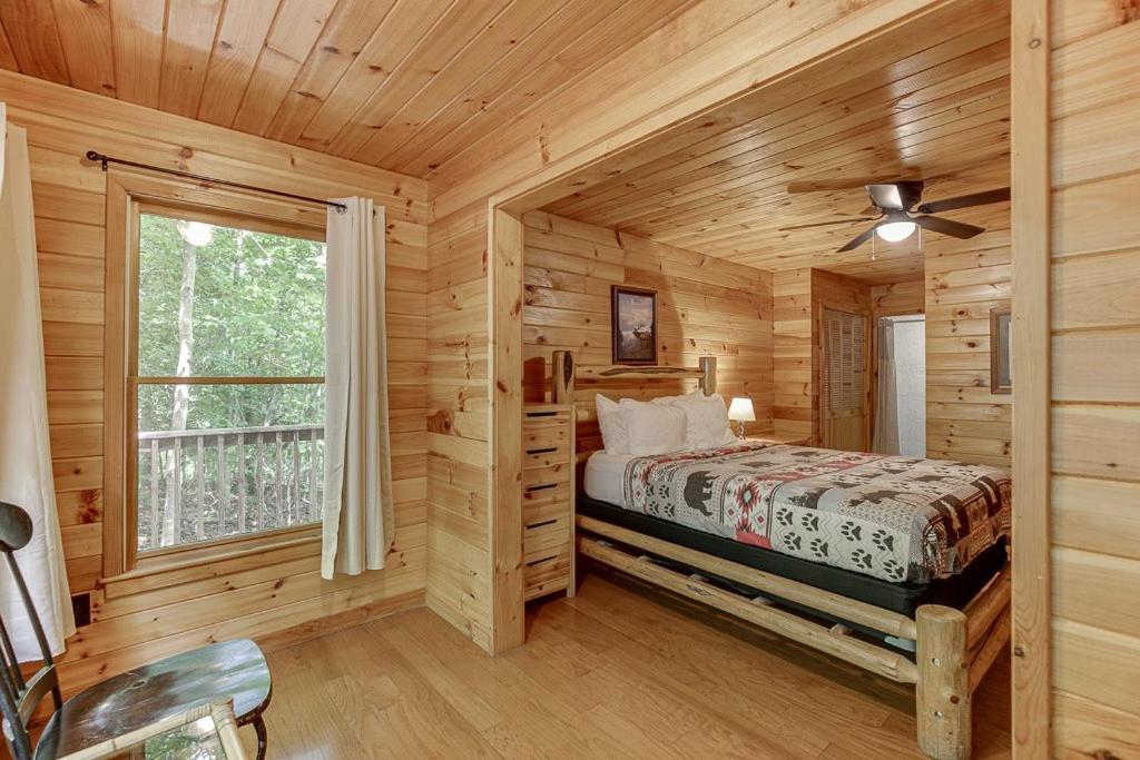 Cabin With Jacuzzi & Hydrotherapy Spanear Helen Cleveland Eksteriør billede